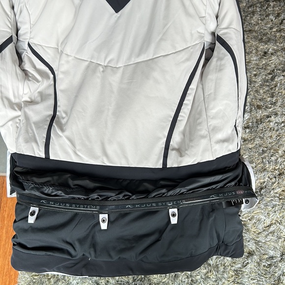 Women’s Ski Jacket: Kjus Sapphire Jacket - Picture 7 of 11